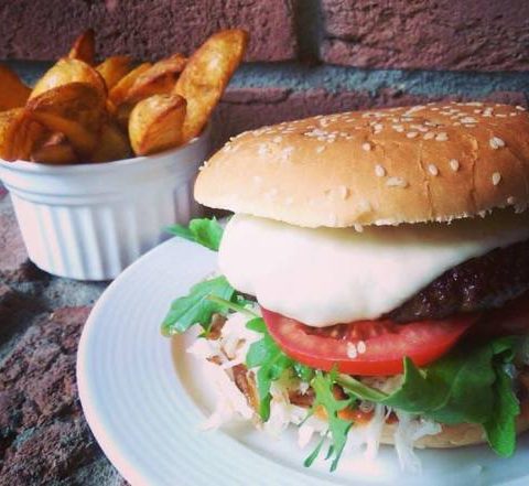 Burger de casÄ cu sos secret