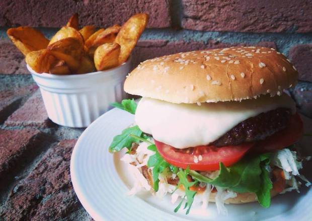 Burger de casÄ cu sos secret