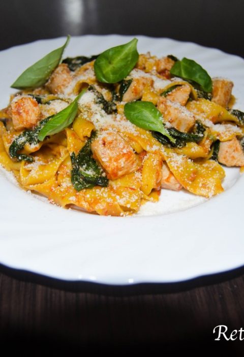 Fettuccine cu pui si spanac