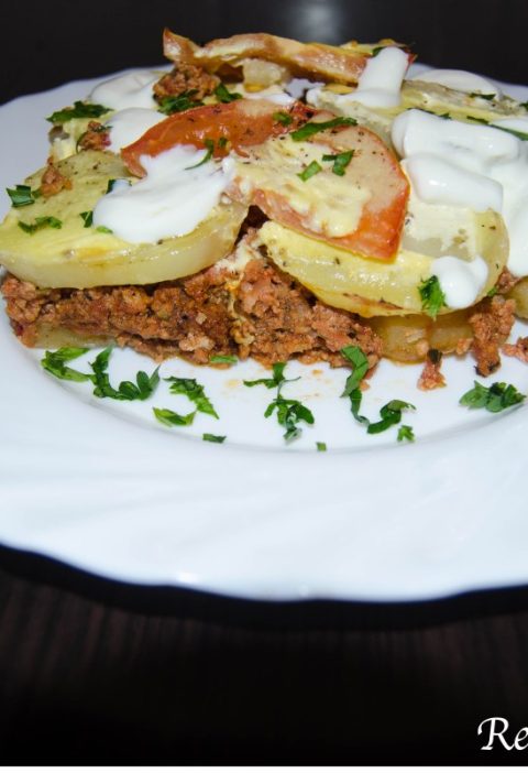 Musaca de cartofi cu carne tocata de porc