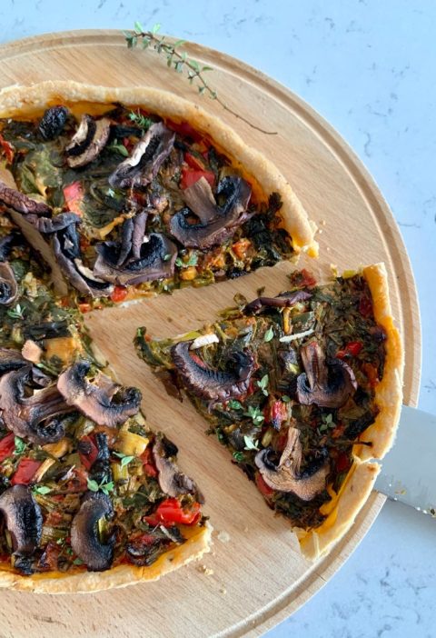Quiche cu verdeÈuri de primÄvarÄ, ardei Èi ciuperci