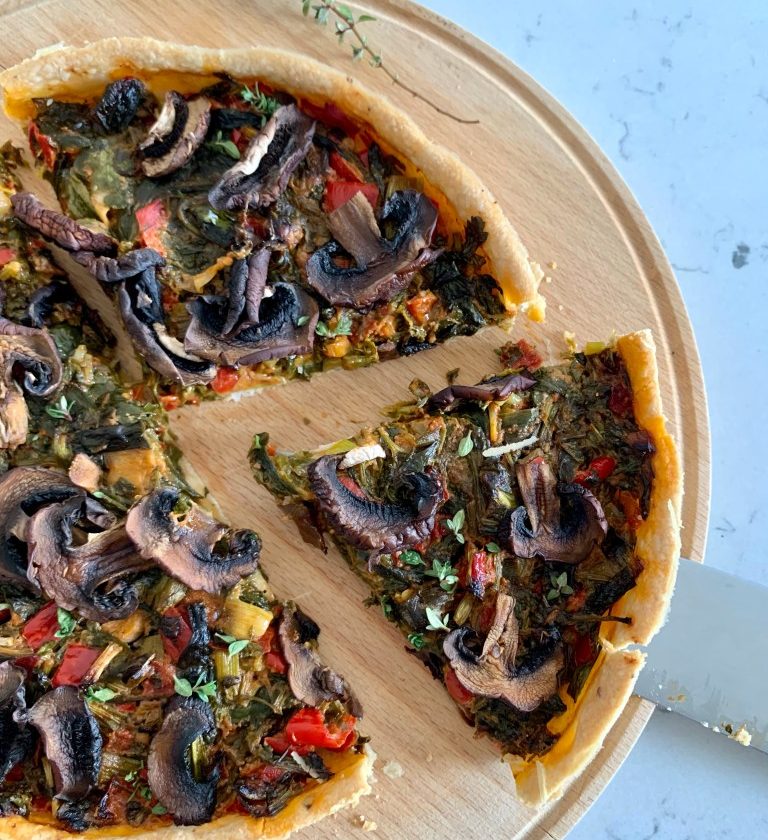 Quiche cu verdeÈuri de primÄvarÄ, ardei Èi ciuperci