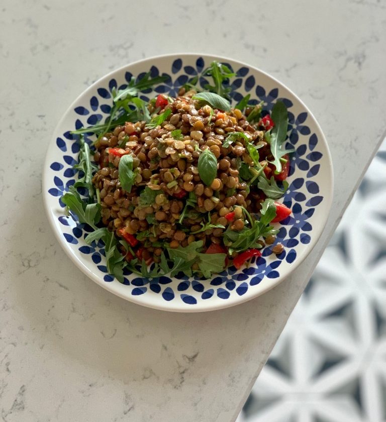 SalatÄ cu linte verde, rucola, roÈii cherry